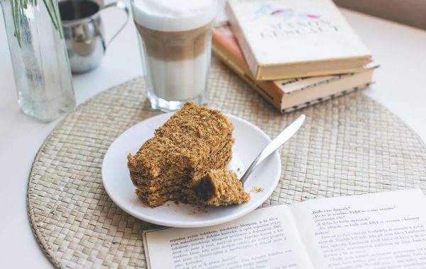foodiesfeed.com_traditional-czech-honey-cake-caffee-latte.jpg